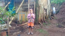 4 Anak Yatim Piatu Hidup Digubuk Di Desa Punggelan Banjarnegara